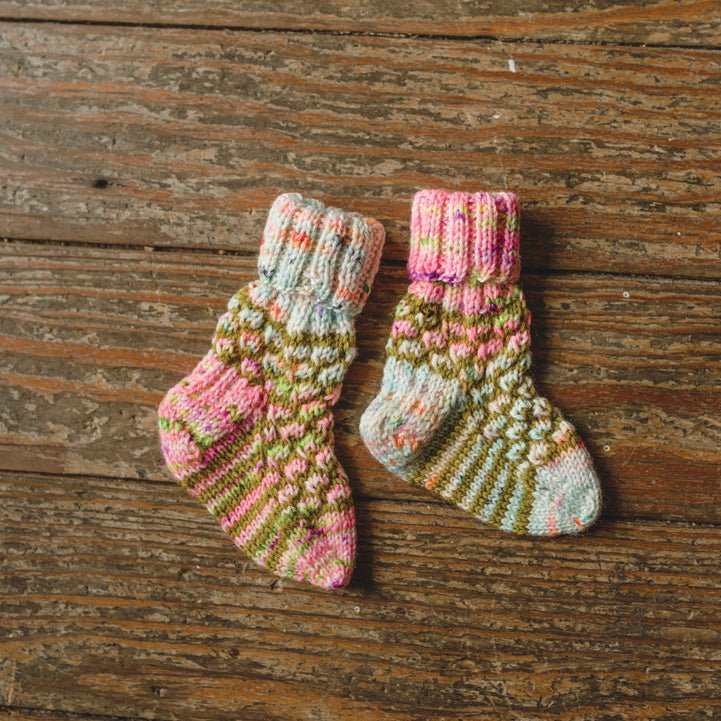 Mini Pom - Happy Knits For Little Kids | Meghan Fernanes And Lydia Gluck - This is Knit