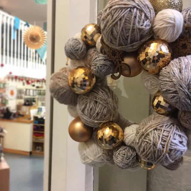How I made our yarn wreath... - This is Knit