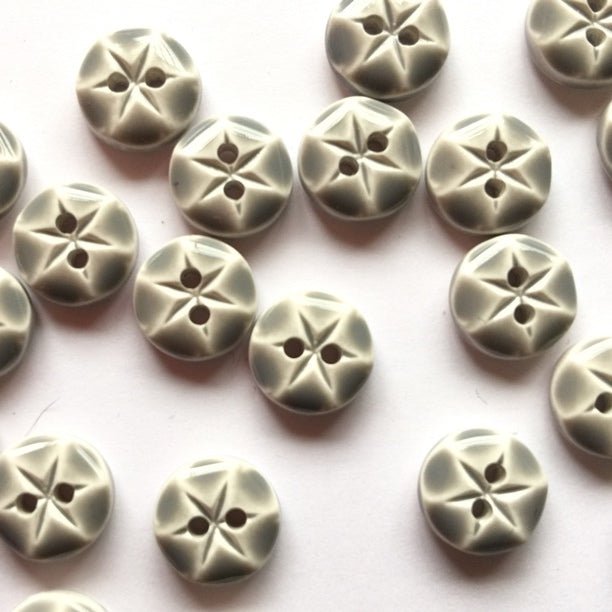 10mm Pale Grey Round Button | TGB1726 - This is Knit