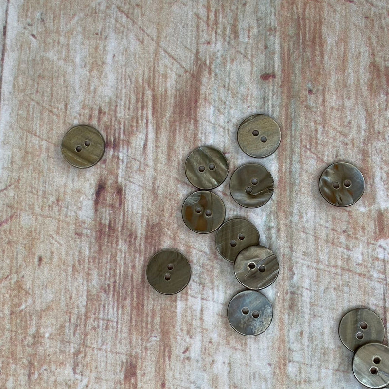 14mm Grey Shell Button | TGB3059 * - This is Knit