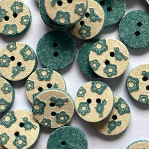 15mm Blue/Green Flower And Bird Button | TGB4751 - This is Knit