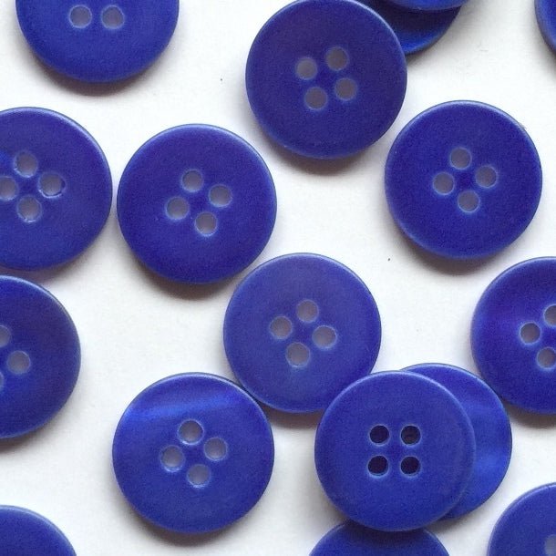 15mm Bright Blue Coloured Shell Button | TGB4259 - This is Knit