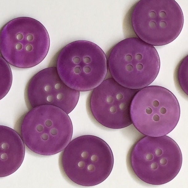 15mm Bright Mauve Coloured Shell Button | TGB2432 - This is Knit