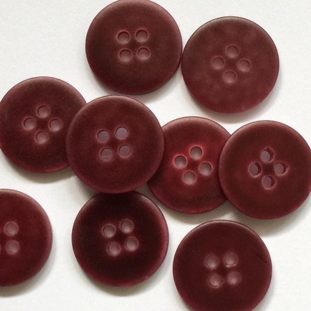 15mm Dark Red Coloured Shell Button | TGB2719 - This is Knit