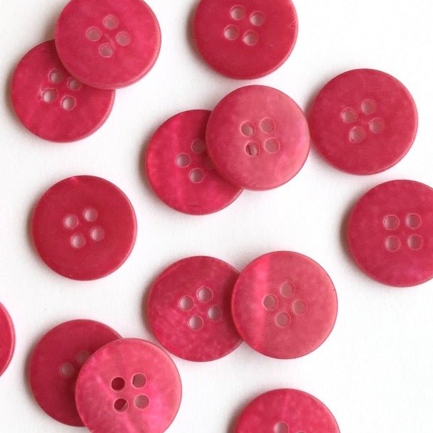 15mm Fuchsia Pink Coloured Shell Button | TGB2614 - This is Knit
