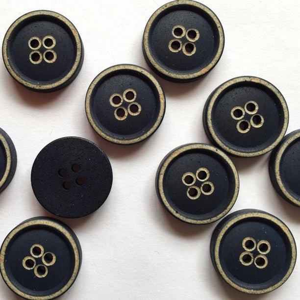 20mm Navy Imitation Wood Button | TGB2872 - This is Knit