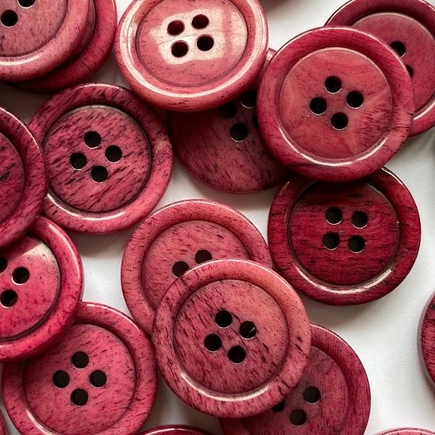 20mm Raspberry Coloured Glossy Button | TGB2624 - This is Knit