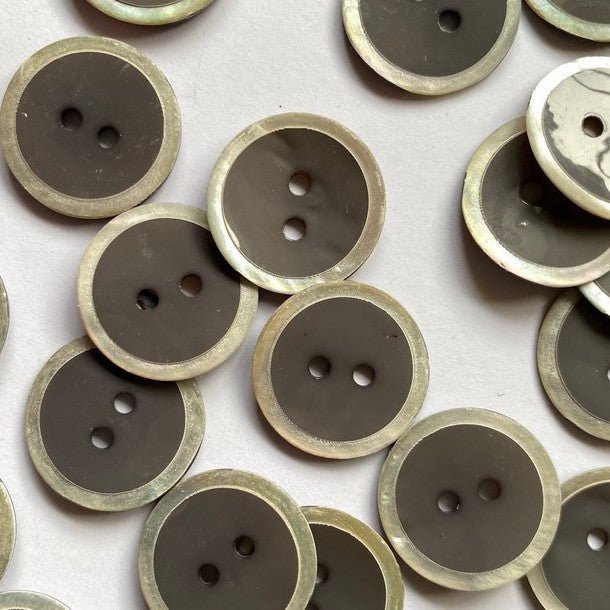 Grey Coloured Shell Button With Natural Edge | TGB4634 - This is Knit