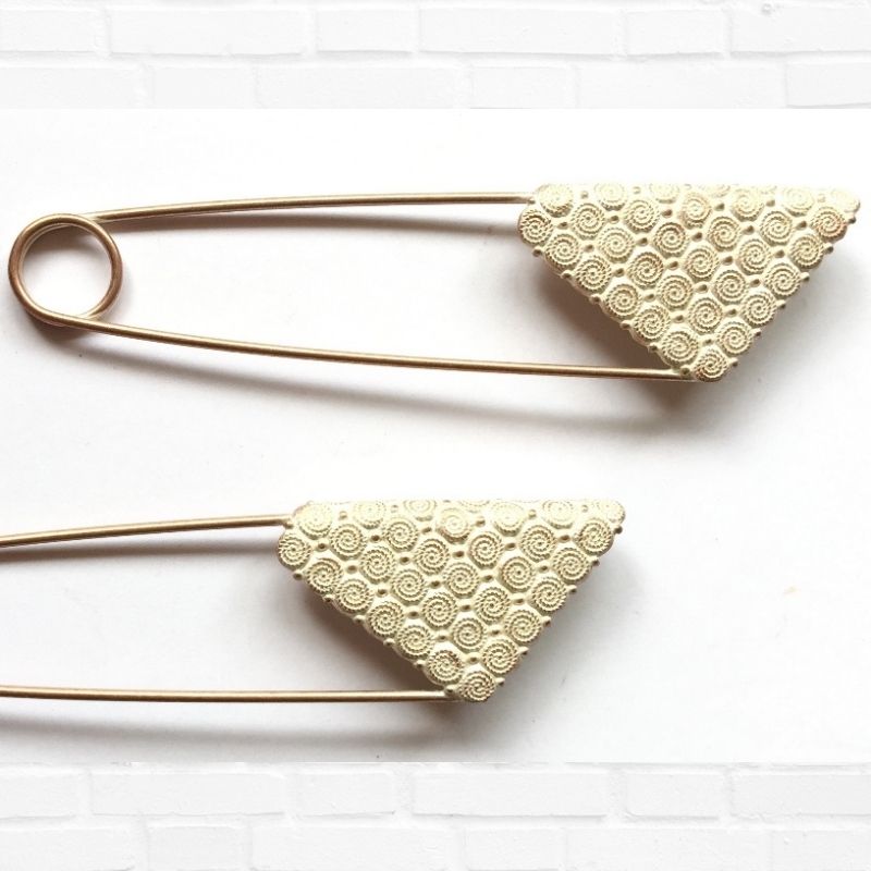 Pearly Rose Coloured Metal Shawl Pin | TGP323 - This is Knit